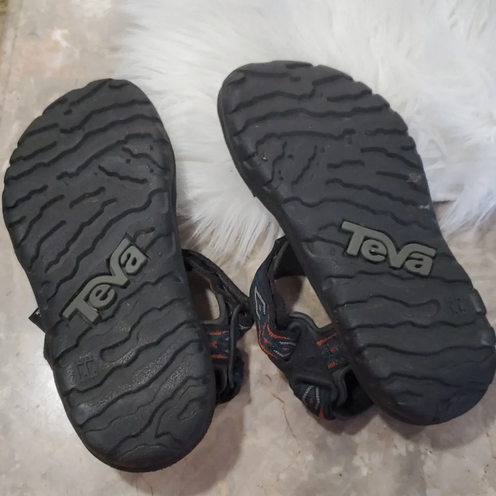 Teva black sandals size 9 - Picture 6 of 12
